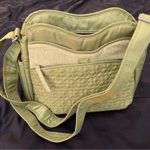 Lug crossbody